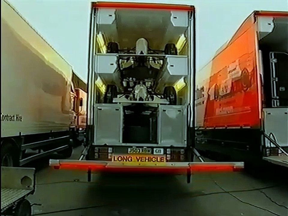 1995 F1 British GP - The McLaren team heads to Silverstone