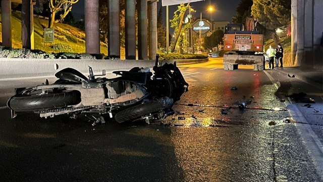 Ekskavatöre çarpıp, metrelerce sürüklendi