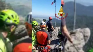 Escursionisti caduti, salvati in elicottero da Vigili del fuoco e dal soccorso alpino a Buti (Pisa)