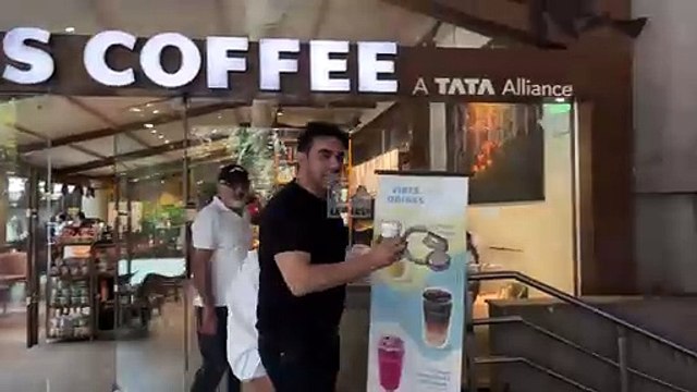 Arbaaz Khan Wife Sshura के साथ एअरपोर्ट पर तो बहन Arpita, Galaxy Apartments जाते आई नजर