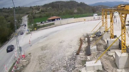 Anne ve oğlunun öldüğü kaza güvenlik kamerasına yansıdı