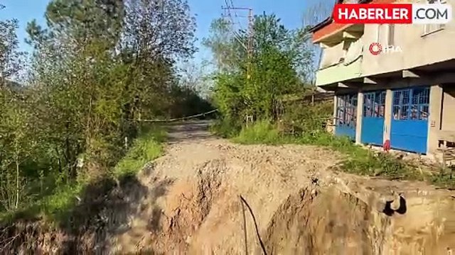 Mahalle sakinleri, dört aydır heyelanda çöken yolun yapılmasını bekliyor