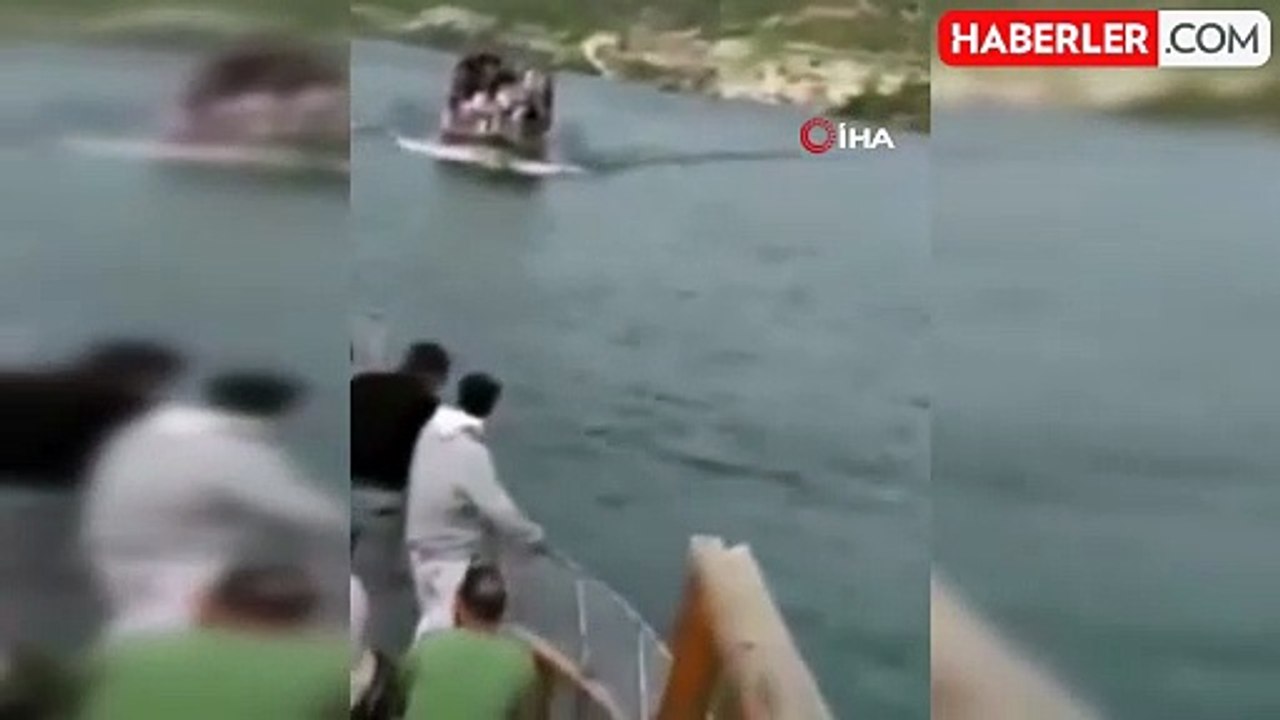 Halfeti'de tekneler kafa kafaya çarpıştı