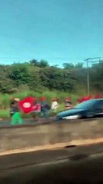 Integrantes do MST avançam e chegam em Simões Filho