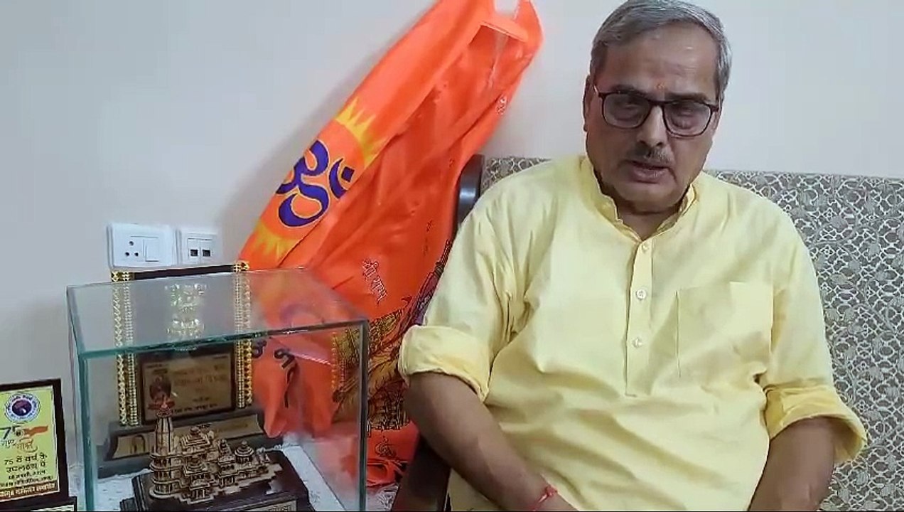 गुलाबी नगर में भगवा झंडों पर सियासत: कांग्रेस ने निर्वाचन विभाग में शिकायत की, निगम ने हटा दिए