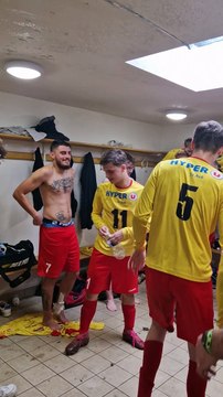 Joie dans les vestiaires ce dimanche 14/04/2024. Victoire 2-1 face à Sarzeau 2.