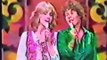 HELEN REDDY & OLIVIA NEWTON-JOHN - I'll Never Fall In Love Again (The Tonight Show with Johnny Carson 1977)