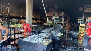 Incêndio de grandes proporções é registrado em supermercado no Centro da cidade de São Bento