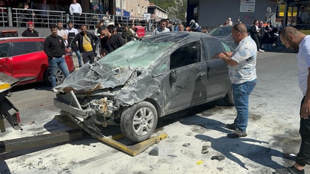 Ataşehir'de trafik kazası: 3 kişi yaralandı