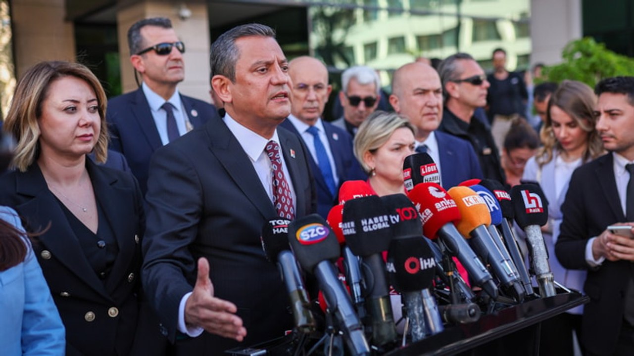 CHP lideri Özgür Özel'den YSK'ya 'Tam Kanunsuzluk' başvurusu