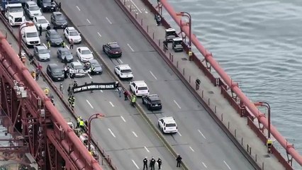 ¡Manifestantes Anti-Israelíes cierran ambos sentidos del puente Golden Gate en California!