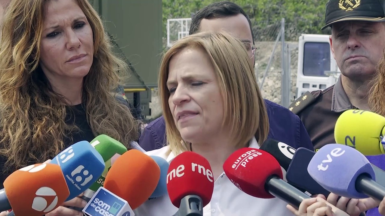 Más de 220 efectivos de la UME colaboran "sin descanso" para apagar el incendio de Tàrbena