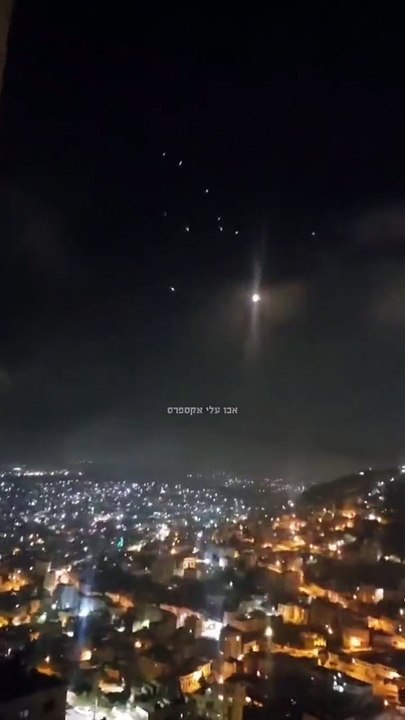 Explosions dans le ciel d'Israel, le dome de fer intercepte des dizaines de missiles