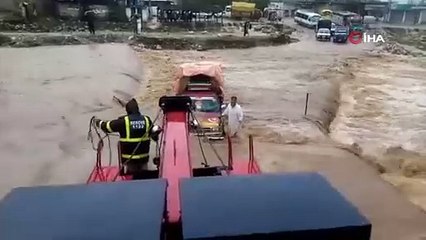 Dost ve kardeş ülkede sel felaketi! 43 kişi hayatını kaybetti