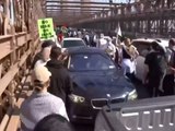 I manifestanti pro-Palestina bloccano il ponte di Brooklyn