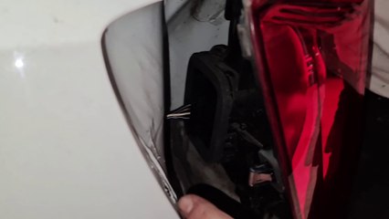 how to remove and replace taillight bulb VW Polo