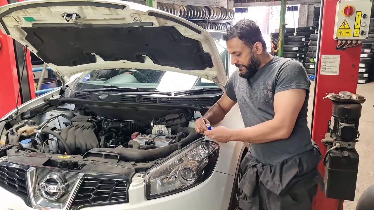 how to replace position lamp on Nissan Qashqai 2012 #headlight