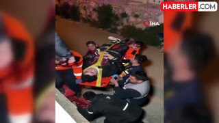 Burdur'da virajı alamayan motosikletli dereye uçarak yaralandı