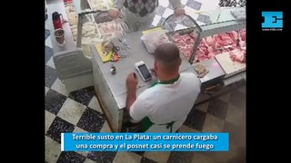 Terrible susto en La Plata: un carnicero cargaba una compra y el posnet casi se prende fuego