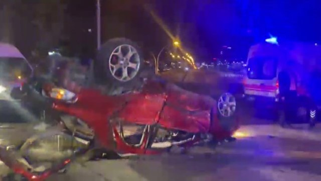 Kavşakta feci kaza: 10 kişi yaralandı