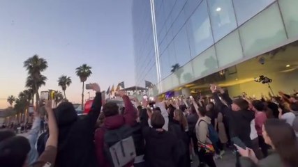 Dembélé insultato dai tifosi del Barcellona sotto l'hotel del Psg