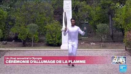 La nageuse Laure Manaudou, première relayeuse française de la flamme olympique