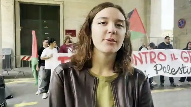 Gli studenti occupano con le tende l'ingresso del rettorato: «Basta legami con chi firma il genocidio»