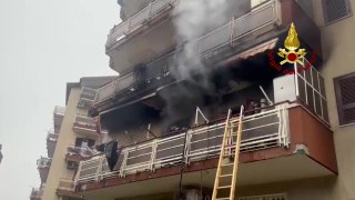 Casalnuovo (NA) - In fiamme un appartamento: ferita una donna (16.04.24)