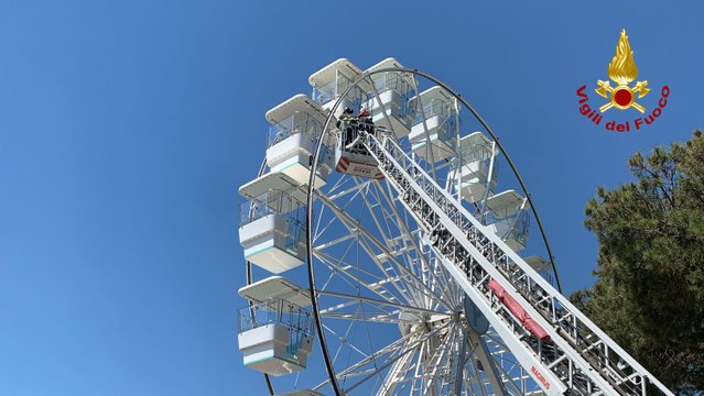 Famiglia bloccata su ruota panoramica: salvata da Vigili del Fuoco (16.04.24)