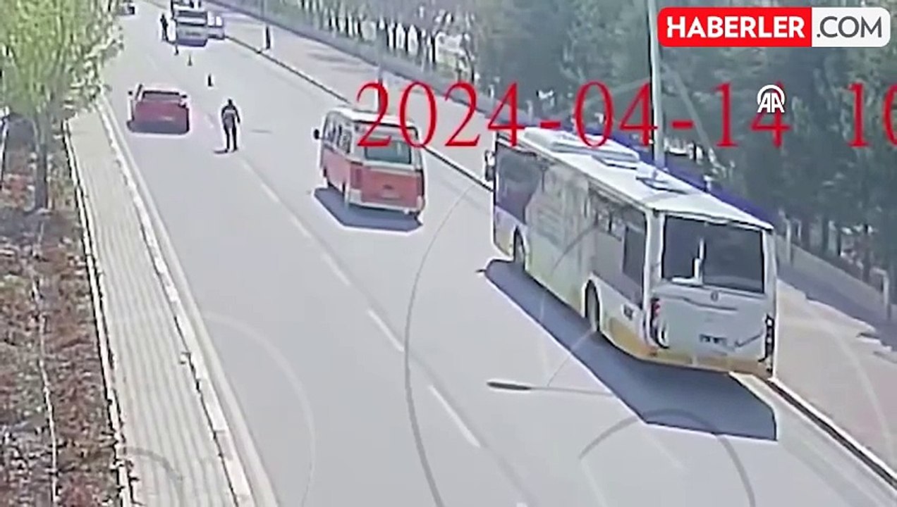Polis Memuru Olası Kaza İhtimalini Önledi