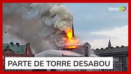 Incêndio atinge edifício da Bolsa de Copenhague na Dinamarca