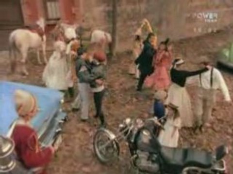 Demet Sagiroglu - Arnavut Kaldirimi by Aluxton