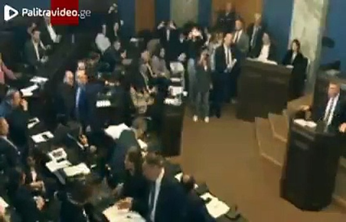 Bagarre générale en plein Parlement : les images chocs dévoilées