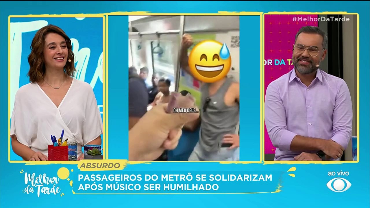 Passageiros se solidarizam após músico ser humilhado | Melhor da Tarde