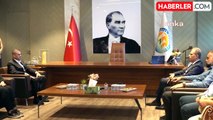 Mersin Büyükşehir Belediye Başkanı Vahap Seçer, Mezitli Belediye Başkanı Ahmet Serkan Tuncer'i ziyaret etti