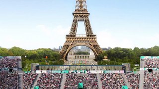 JO 2024: les stades temporaires prennent forme au pied des monuments parisiens