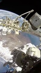 Astronauts spacewalk from Iss (Nasa) Passeggiata spaziale sulla Iss