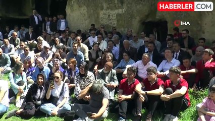 Vali Çiçek ve Başkan Büyükkılıç turizmcilerle şarkı söyledi