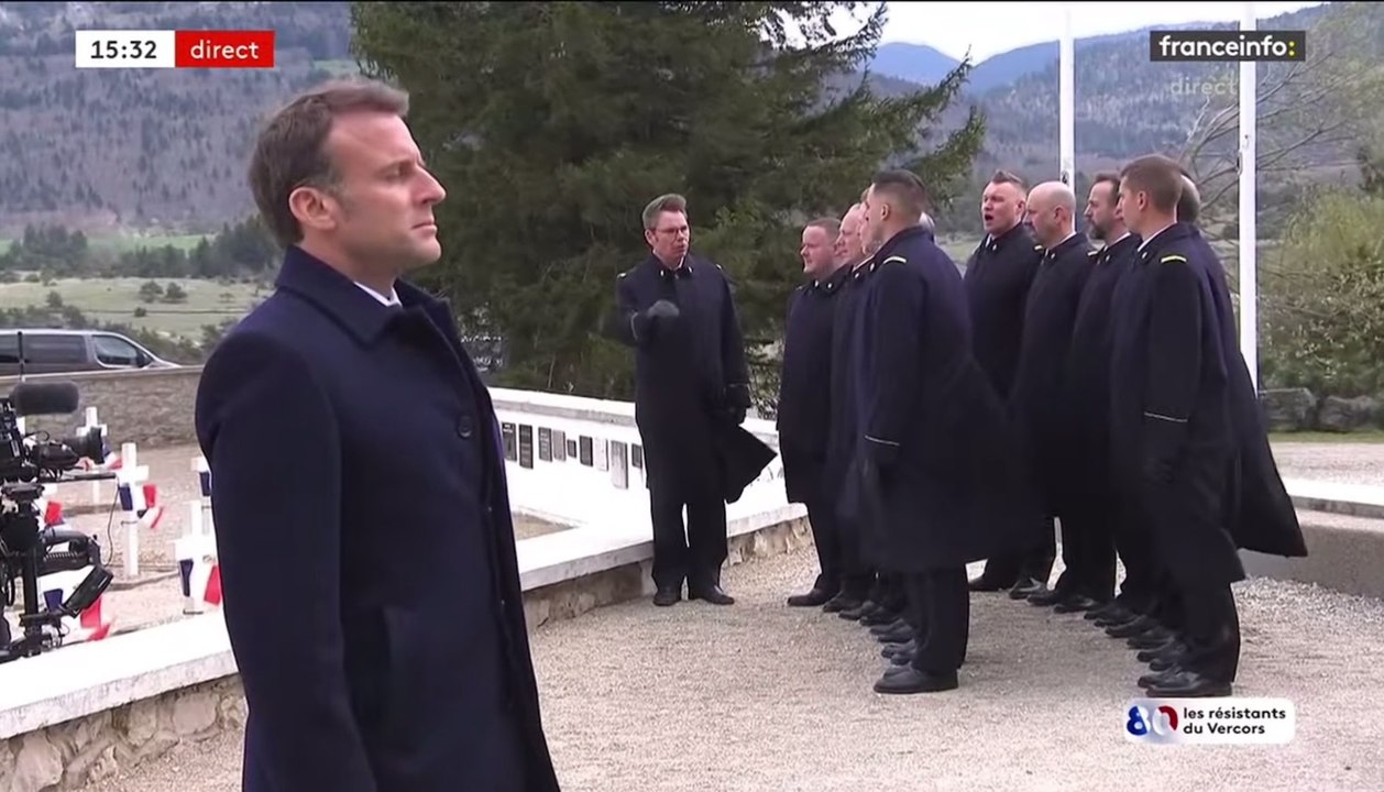 Vassieux-en-Vercors : le chant des partisans entonné devant Emmanuel Macron