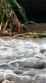 Após forte chuva, barragem rompe e água assusta moradores de cidade no Ceará