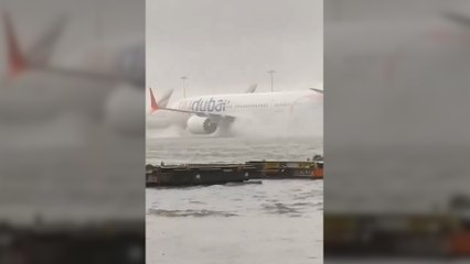 Les images impressionnantes de l’aéroport de Dubaï sous l’eau après une tempête « exceptionnelle »