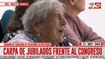 Jubilados acamparon frente al Congreso para reclamar por sus haberes