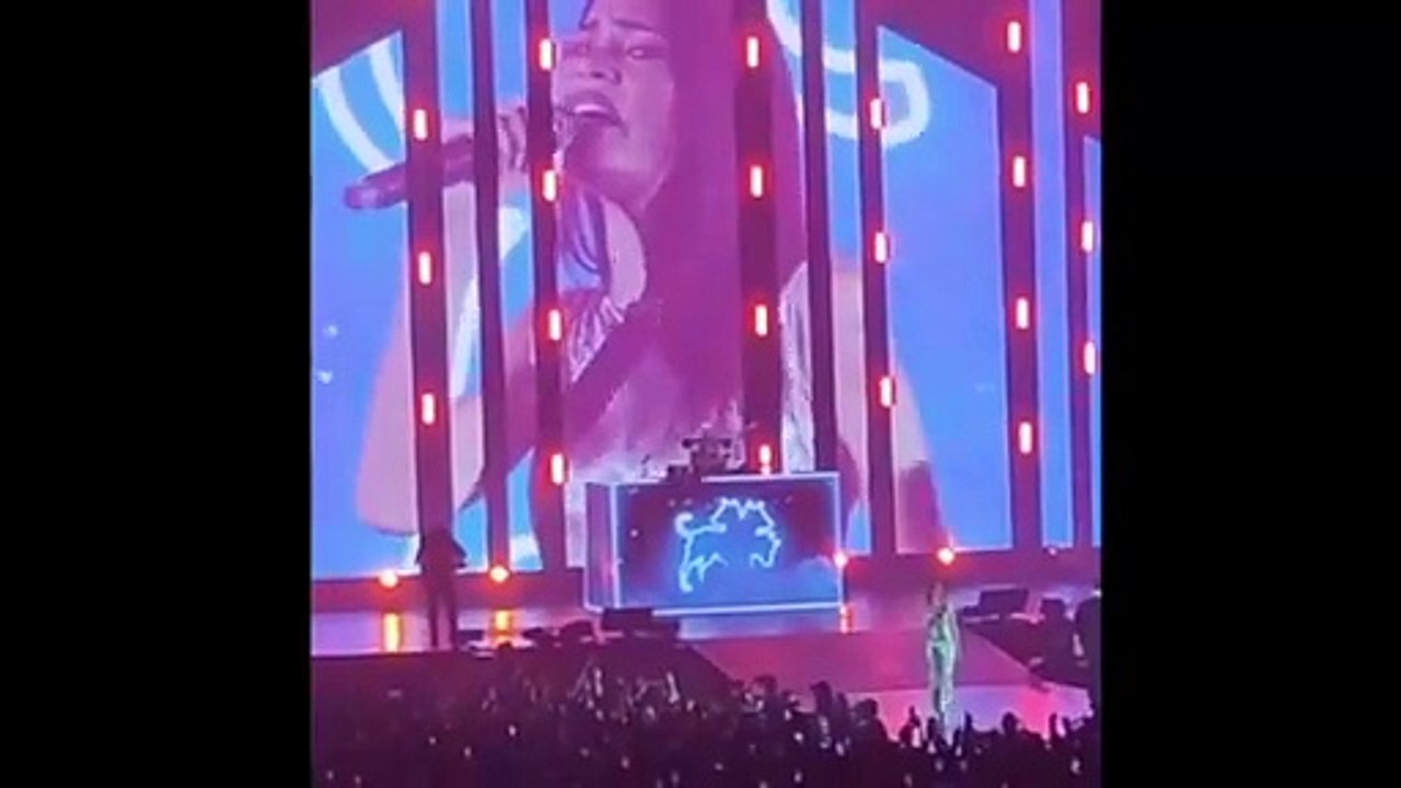 Elodie ospite a sorpresa al concerto dei Club Dogo al Forum di Assago