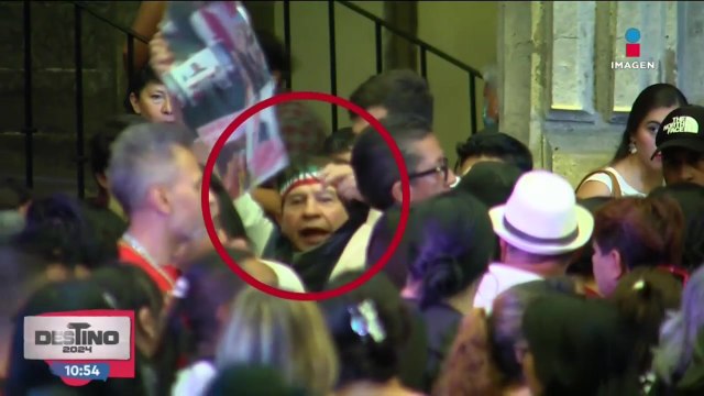 “Me robó Iztapalapa”: “Juanito” irrumpe evento de Clara Brugada en CDMX