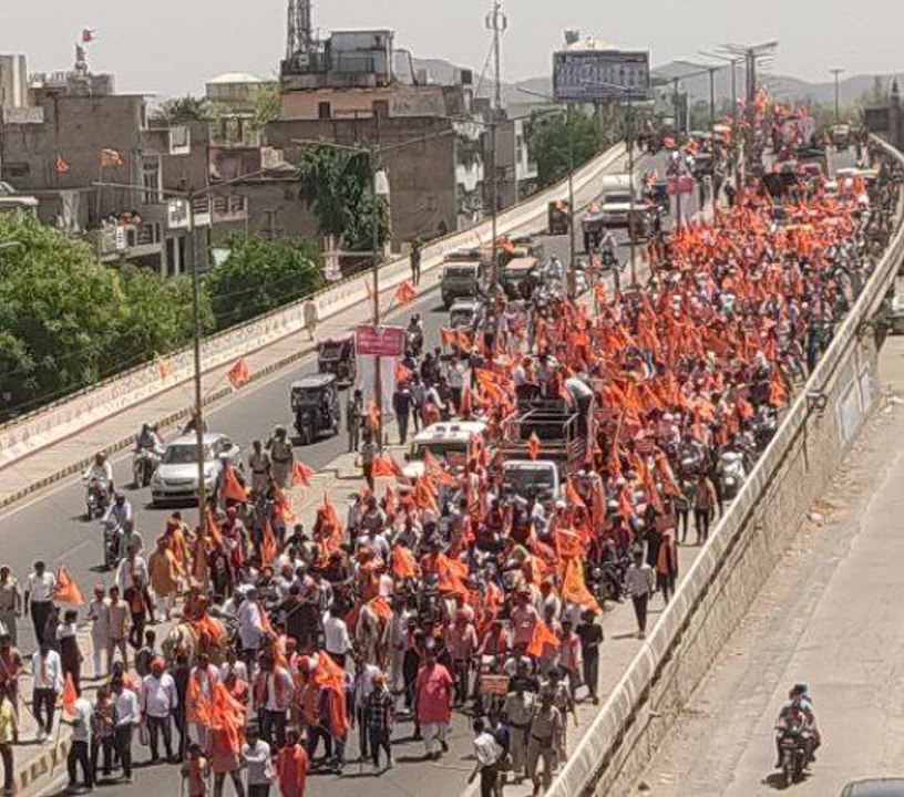 5100 राम भक्त ने हाथों में ध्वजा लेकर निकाली रा...