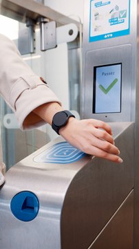 Dans le métro, plus besoin du passe navigo ou de tickets de métro