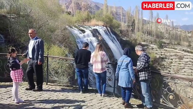 Dünyanın en yüksek 3'üncü şelalesi baharla coştu