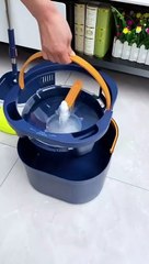 Flate floor mop and bucket system