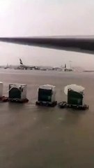 Chaos à Dubaï : Tempête épique transforme l'aéroport en lac et bouleverse la ville !