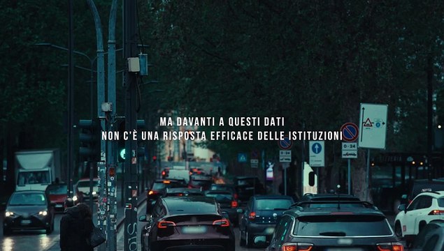 In apnea in un cubo pieno di smog: la campagna di Legambiente contro l’inquinamento atmosferico